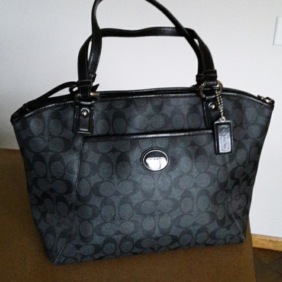 Coach Handbags - Coach Peyton Pocket Tote, EUC